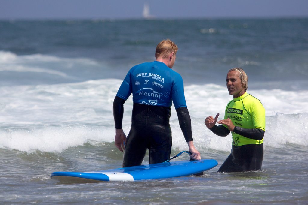 Surf eskola sopelana